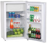 문을 잠그는 냉장고를 가진 반대 소형 냉장고/기숙사 소형 냉장고의 밑에 백색